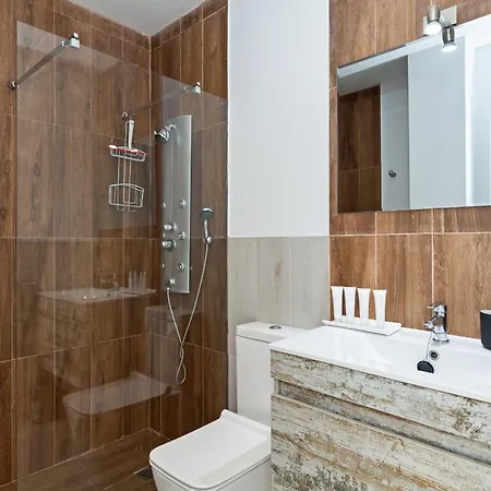 Modern House - Renovated & Cozy Apartamento *