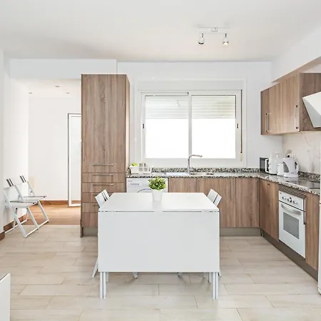 Vakantiehuis Modern House - Renovated & Cozy *