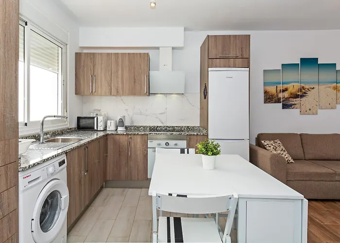 Modern House - Renovated & Cozy *